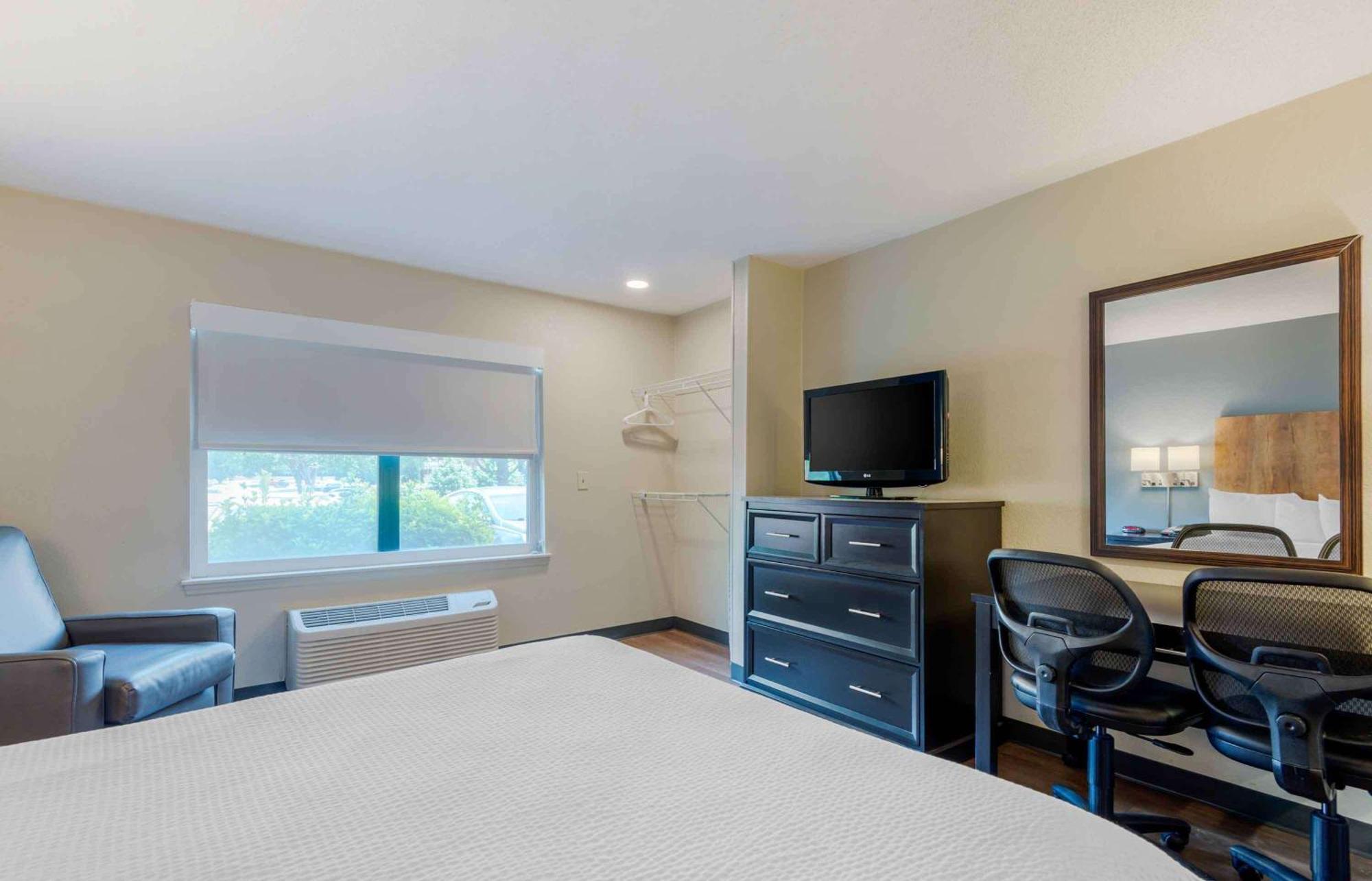 Hotel Extended America Select - - Place - E Mccullough Dr Charlotte