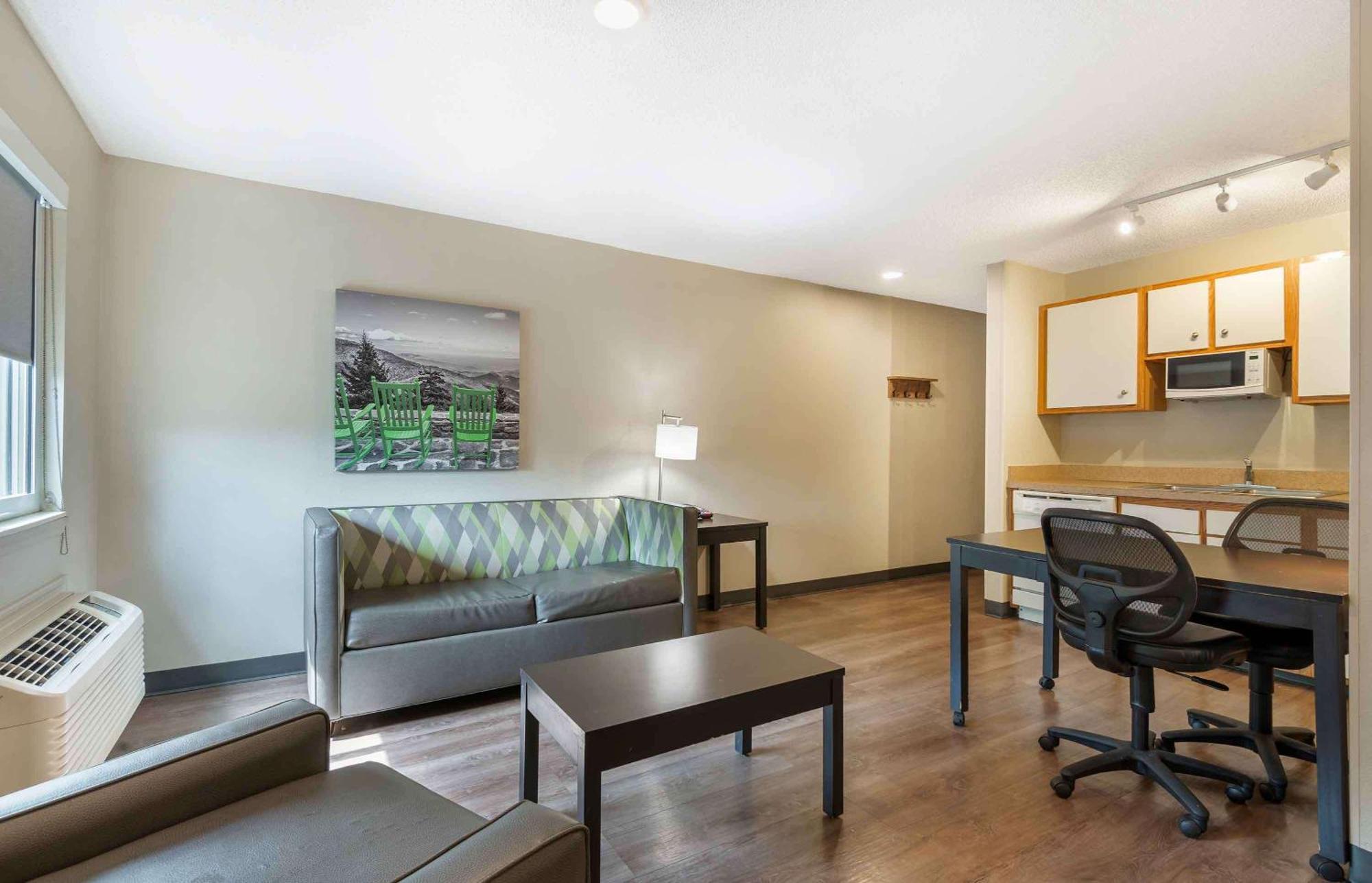Hotel Extended America Select - - Place - E Mccullough Dr